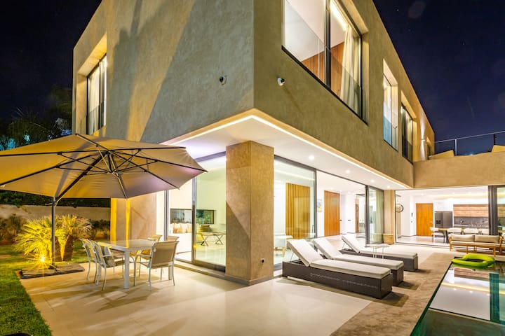 Villa d’Architecte avec piscine chauffée, 6 suites