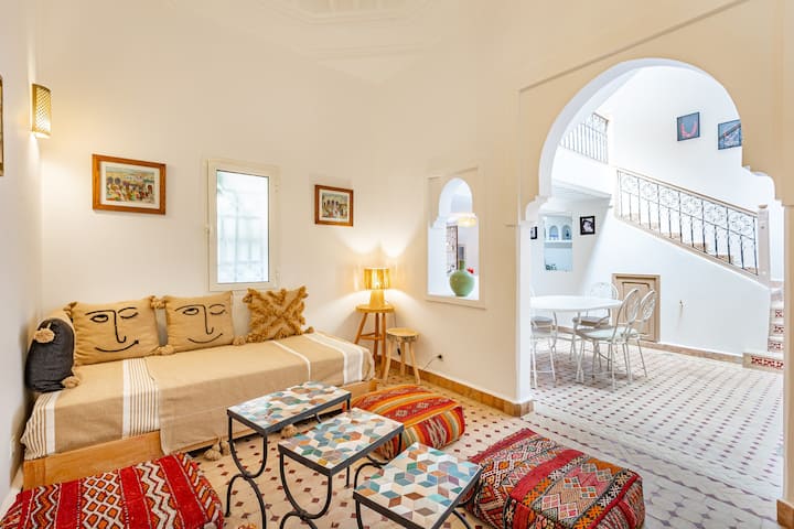 Riad Al Qaria avec piscine, face à la Médina