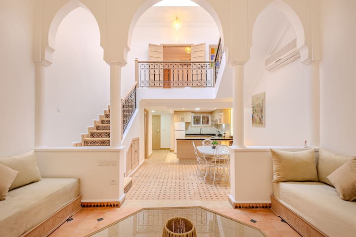 Riad Al Qaria avec piscine, face à la Médina