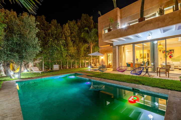 Belle villa avec piscine à Oliva